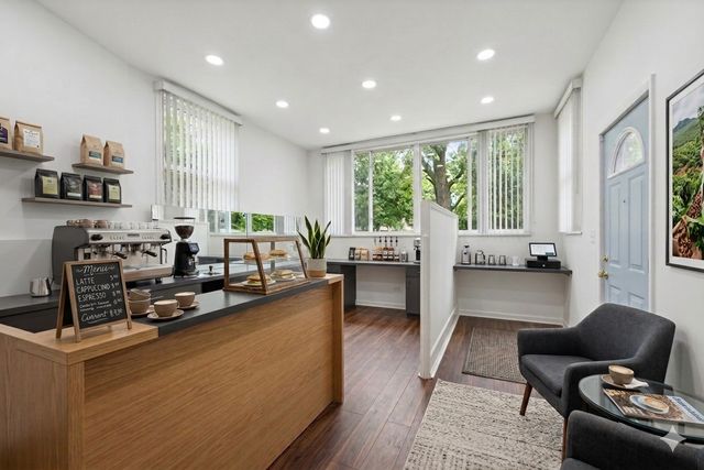 2144 W Montrose Avenue G, Chicago, IL 60618