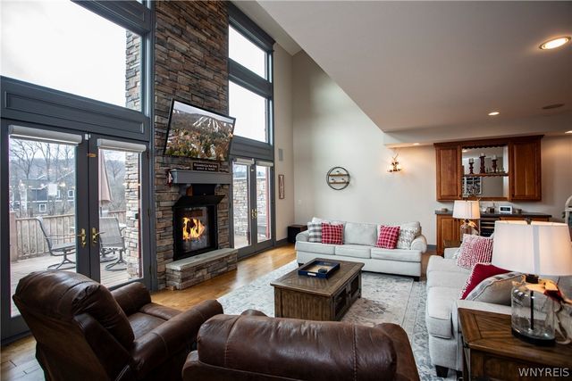 25 Ellicottvillas, Ellicottville, NY 14731