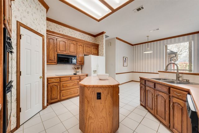 2404 Wilkes Drive, Colleyville, TX 76034