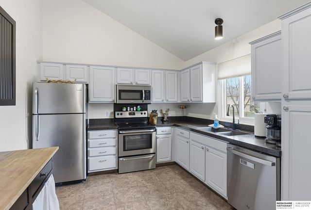 6601 N 117th Circle, Omaha, NE 68164