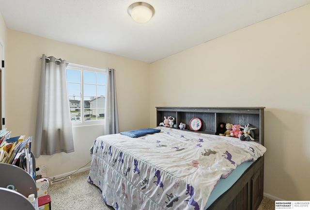 6601 N 117th Circle, Omaha, NE 68164