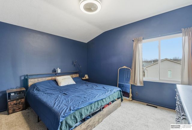 6601 N 117th Circle, Omaha, NE 68164