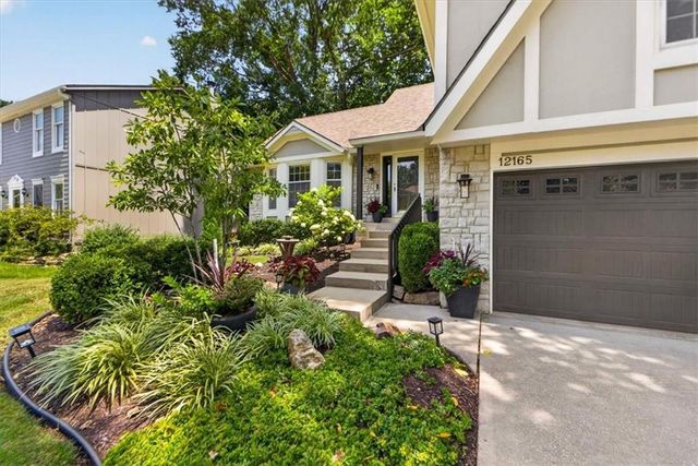 12165 S Alcan Street, Olathe, KS 66062
