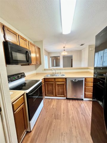 5531 Whisper Glen Drive, Arlington, TX 76017