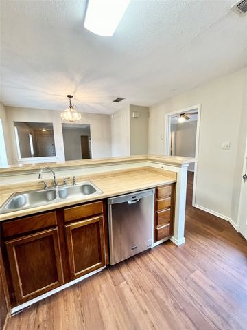 5531 Whisper Glen Drive, Arlington, TX 76017