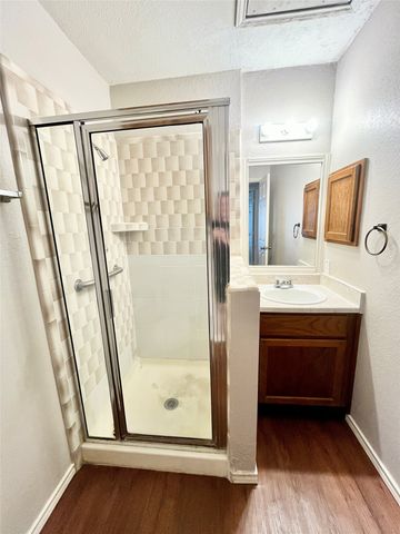 5531 Whisper Glen Drive, Arlington, TX 76017