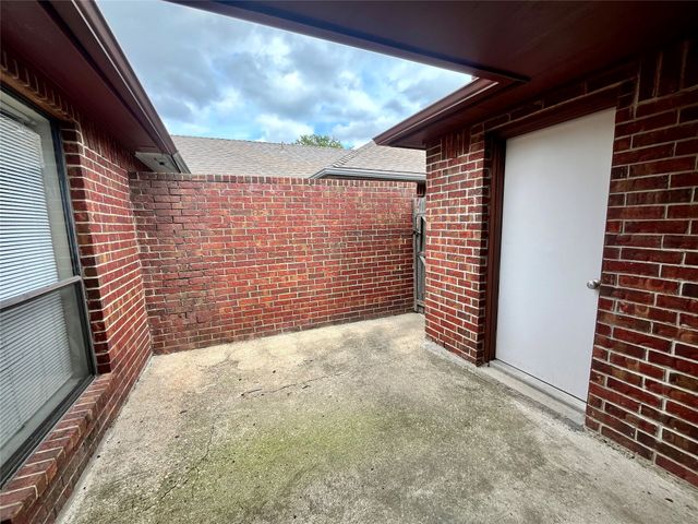 5531 Whisper Glen Drive, Arlington, TX 76017