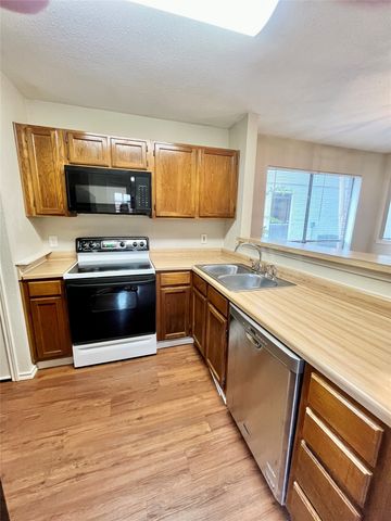 5531 Whisper Glen Drive, Arlington, TX 76017