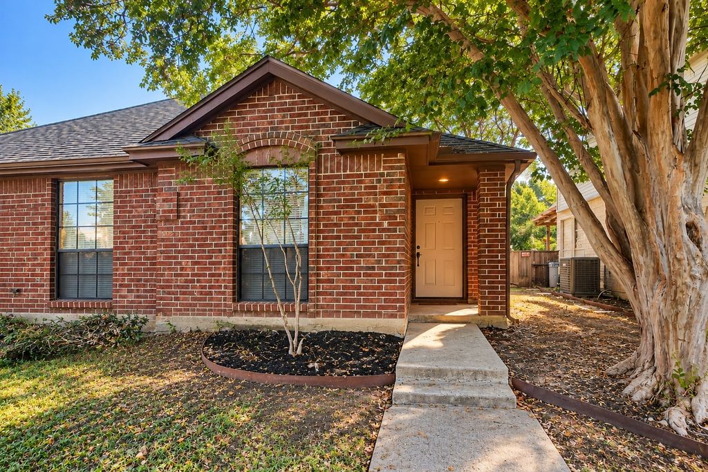 5531 Whisper Glen Drive, Arlington, TX 76017