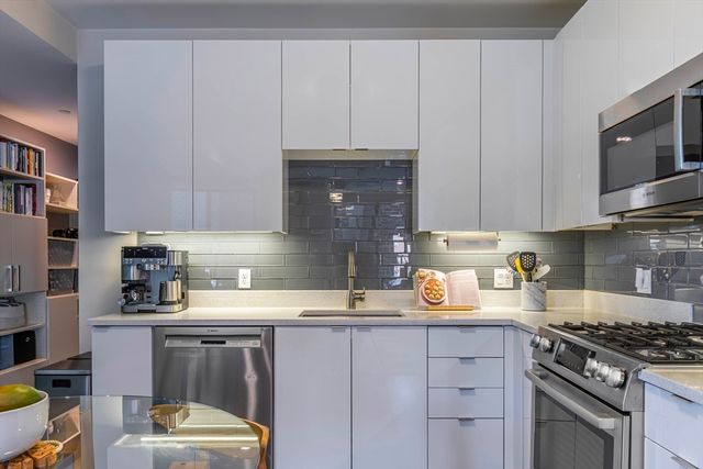 121 Portland St. 803, Boston, MA 02114