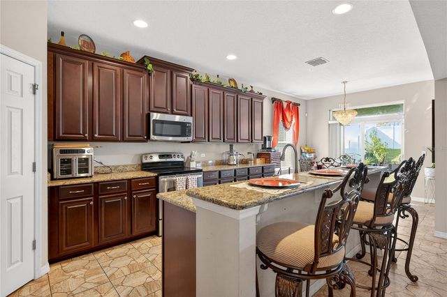 882 COUNTS CREST CIR, Apopka, FL 32712