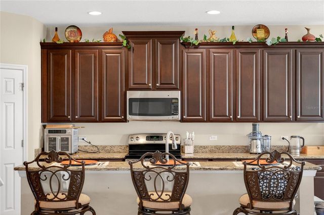 882 COUNTS CREST CIR, Apopka, FL 32712