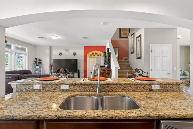 882 COUNTS CREST CIR, Apopka, FL 32712