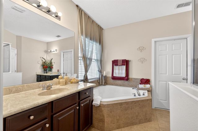 882 COUNTS CREST CIR, Apopka, FL 32712