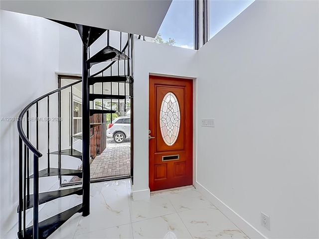 2216 NE 18th Ave, Wilton Manors, FL 33305