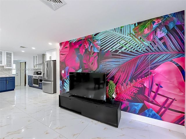 2216 NE 18th Ave, Wilton Manors, FL 33305