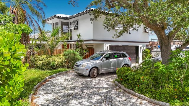 2216 NE 18th Ave, Wilton Manors, FL 33305