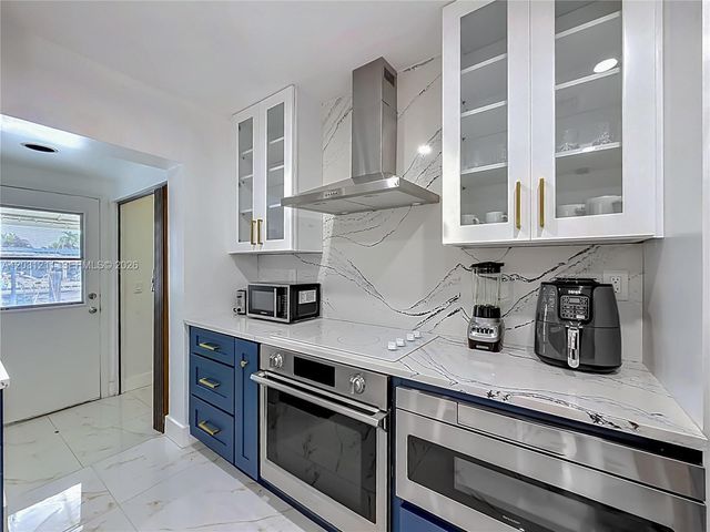 2216 NE 18th Ave, Wilton Manors, FL 33305