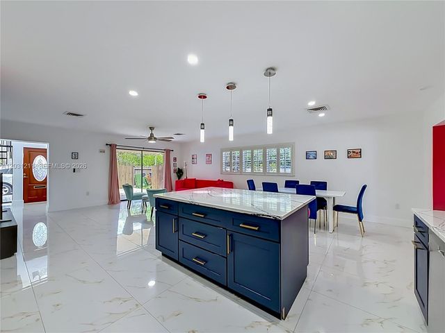 2216 NE 18th Ave, Wilton Manors, FL 33305