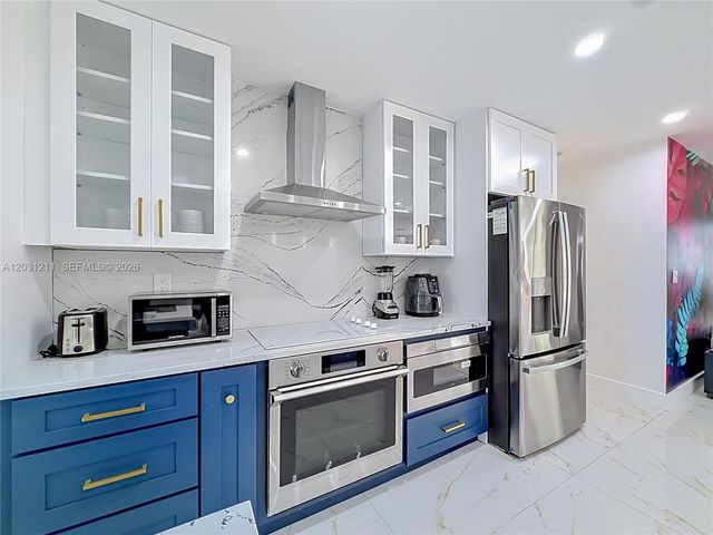 2216 NE 18th Ave, Wilton Manors, FL 33305