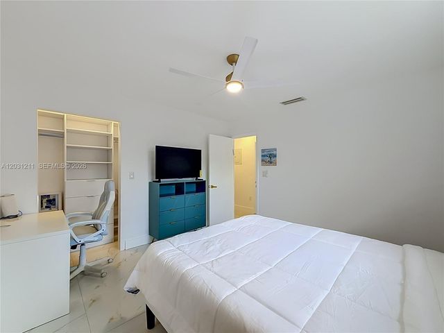 2216 NE 18th Ave, Wilton Manors, FL 33305