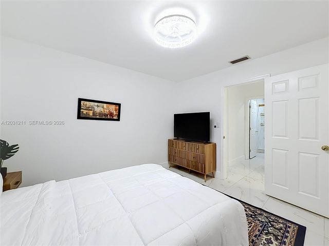 2216 NE 18th Ave, Wilton Manors, FL 33305