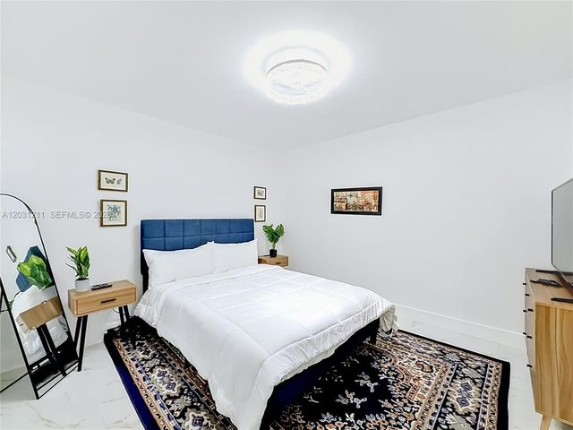 2216 NE 18th Ave, Wilton Manors, FL 33305