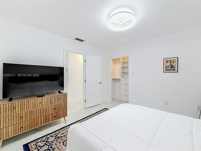 2216 NE 18th Ave, Wilton Manors, FL 33305