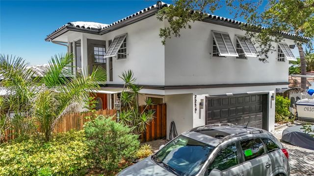 2216 NE 18th Ave, Wilton Manors, FL 33305
