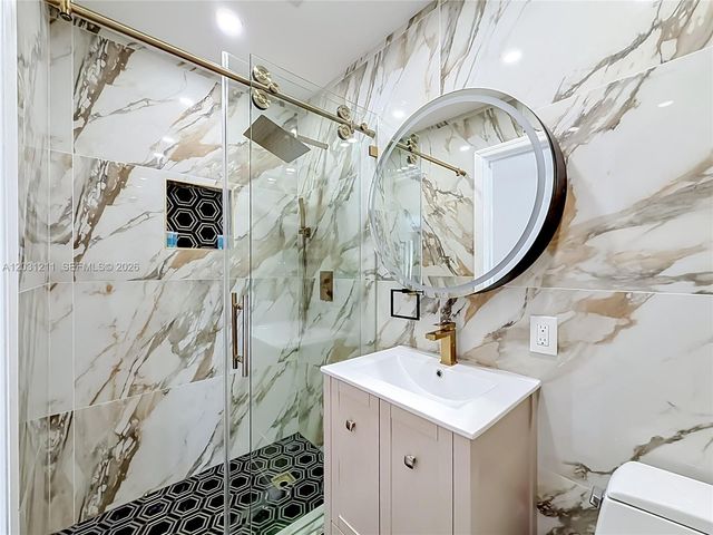 2216 NE 18th Ave, Wilton Manors, FL 33305