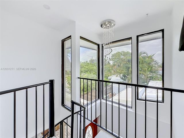 2216 NE 18th Ave, Wilton Manors, FL 33305