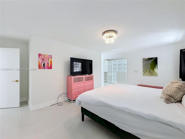 2216 NE 18th Ave, Wilton Manors, FL 33305