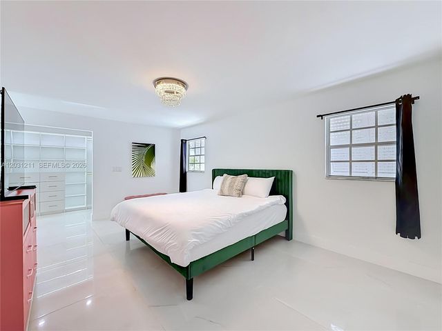 2216 NE 18th Ave, Wilton Manors, FL 33305