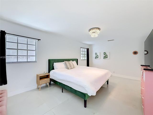 2216 NE 18th Ave, Wilton Manors, FL 33305