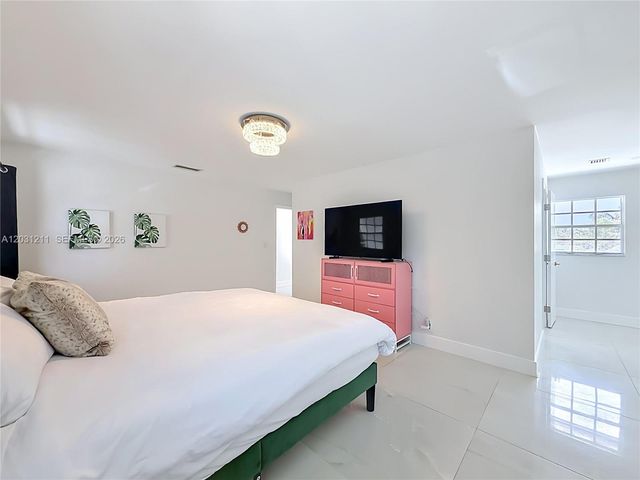 2216 NE 18th Ave, Wilton Manors, FL 33305