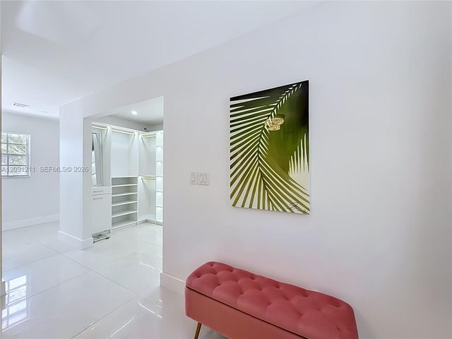 2216 NE 18th Ave, Wilton Manors, FL 33305