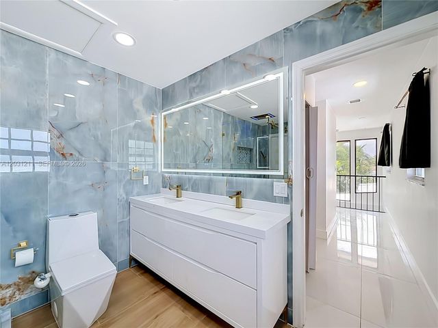 2216 NE 18th Ave, Wilton Manors, FL 33305