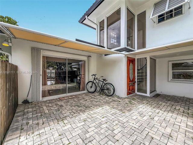 2216 NE 18th Ave, Wilton Manors, FL 33305