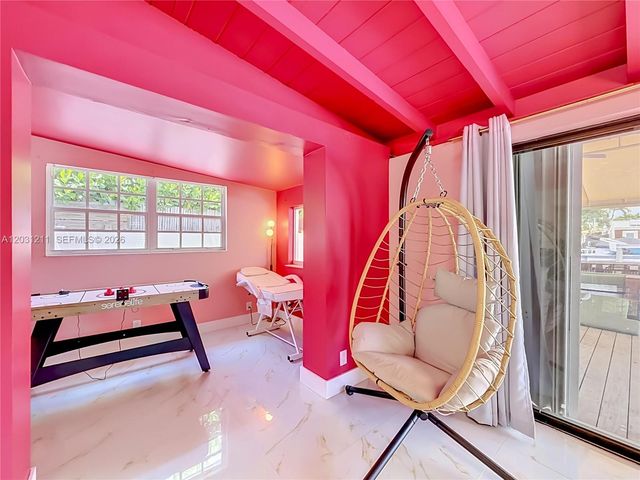 2216 NE 18th Ave, Wilton Manors, FL 33305