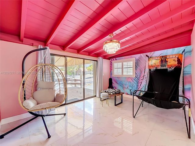 2216 NE 18th Ave, Wilton Manors, FL 33305