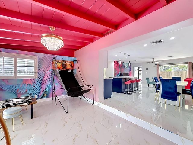 2216 NE 18th Ave, Wilton Manors, FL 33305