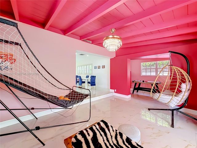 2216 NE 18th Ave, Wilton Manors, FL 33305