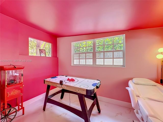 2216 NE 18th Ave, Wilton Manors, FL 33305