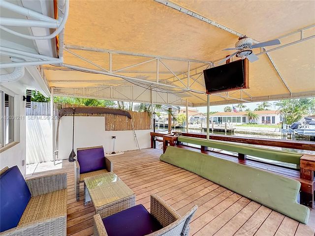 2216 NE 18th Ave, Wilton Manors, FL 33305