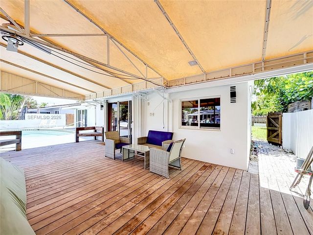 2216 NE 18th Ave, Wilton Manors, FL 33305