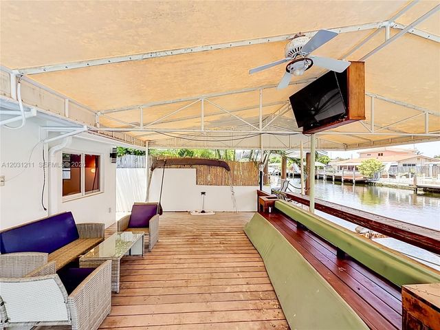 2216 NE 18th Ave, Wilton Manors, FL 33305