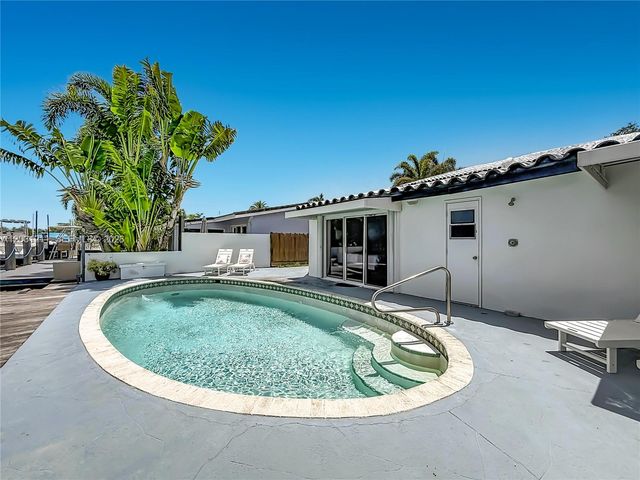 2216 NE 18th Ave, Wilton Manors, FL 33305