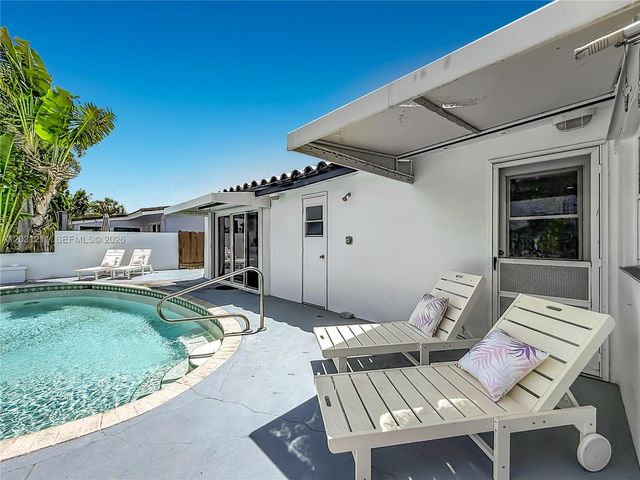 2216 NE 18th Ave, Wilton Manors, FL 33305