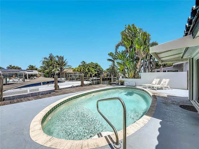 2216 NE 18th Ave, Wilton Manors, FL 33305