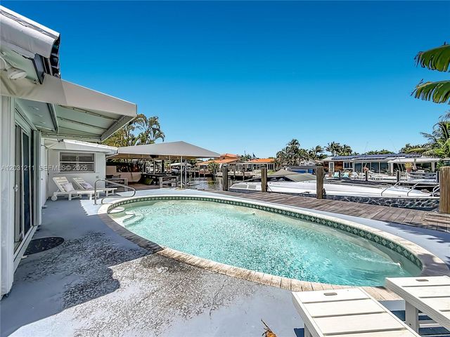 2216 NE 18th Ave, Wilton Manors, FL 33305